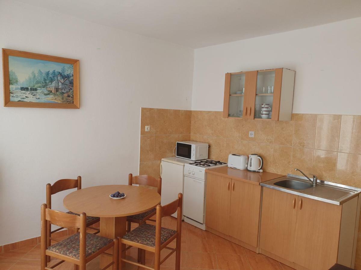 Apartments Slavica ราบ ภายนอก รูปภาพ