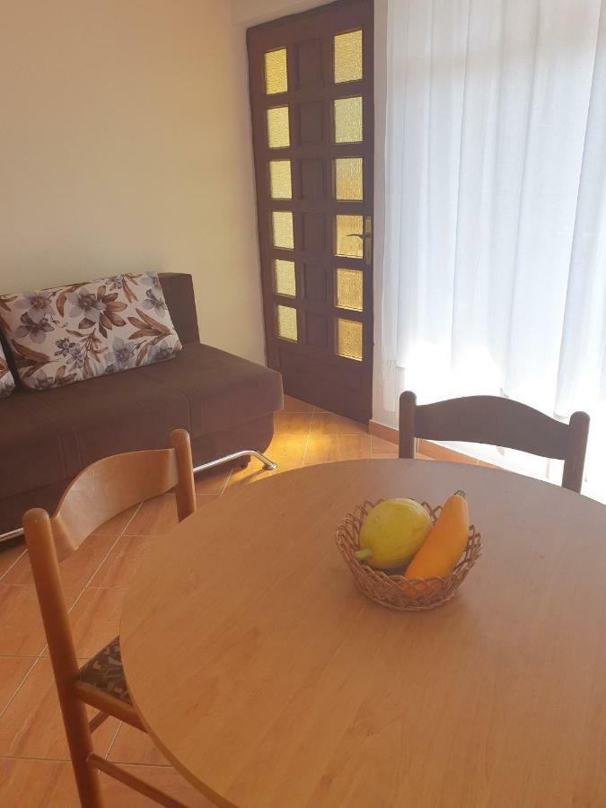 Apartments Slavica ราบ ภายนอก รูปภาพ