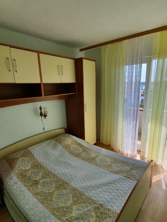 Apartments Slavica ราบ ภายนอก รูปภาพ